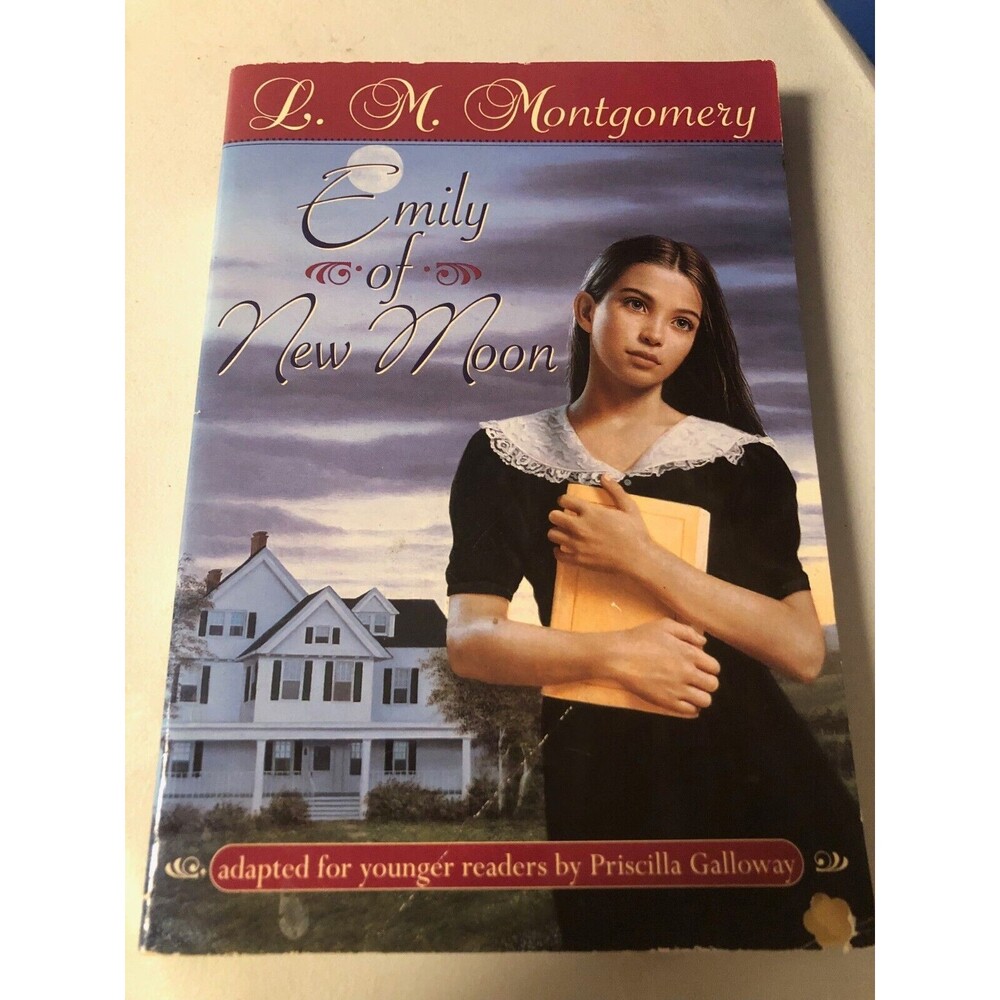 Emily‎ of New Moon Paperback LM Montgomery